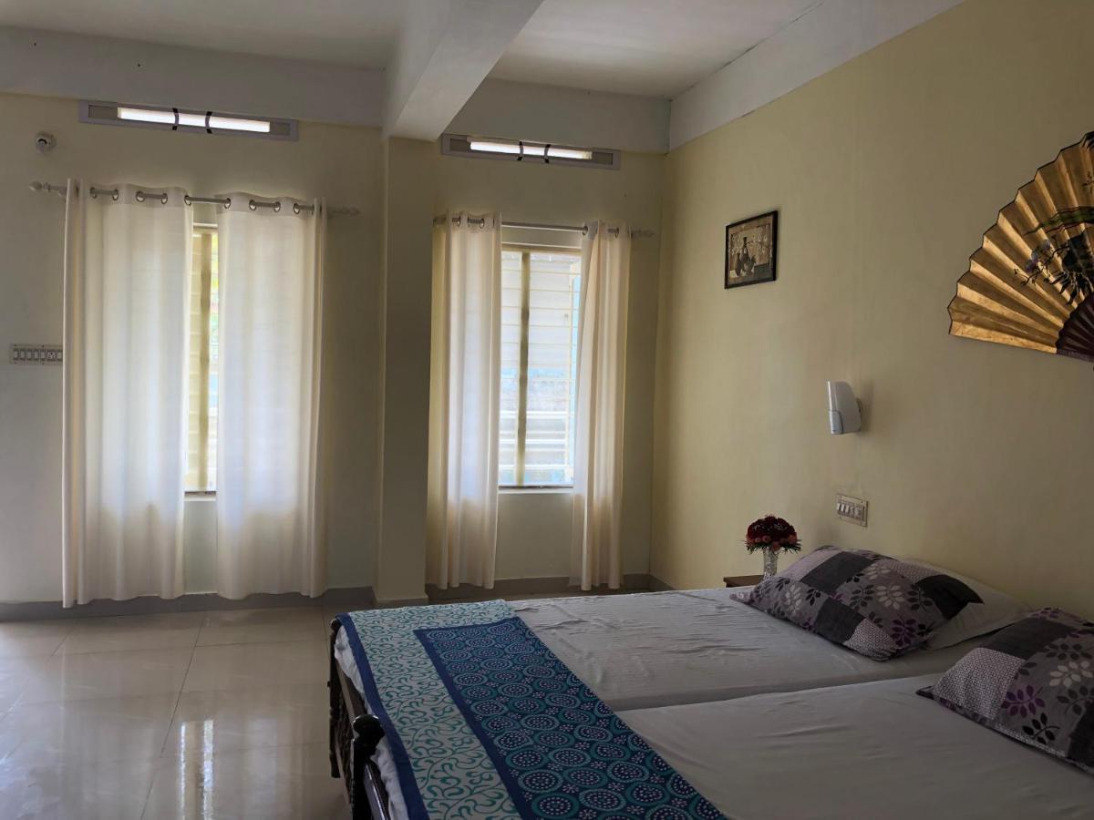 Sandy Beach Hotel Thiruvananthapuram Exterior photo