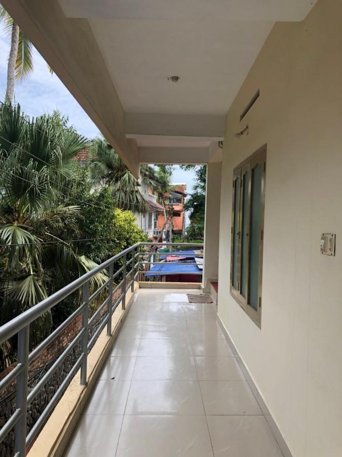 Sandy Beach Hotel Thiruvananthapuram Exterior photo