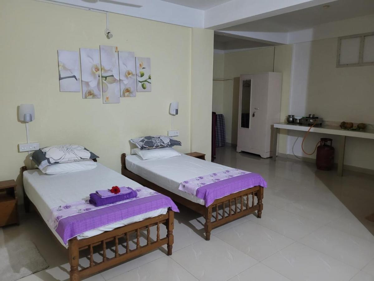Sandy Beach Hotel Thiruvananthapuram Exterior photo